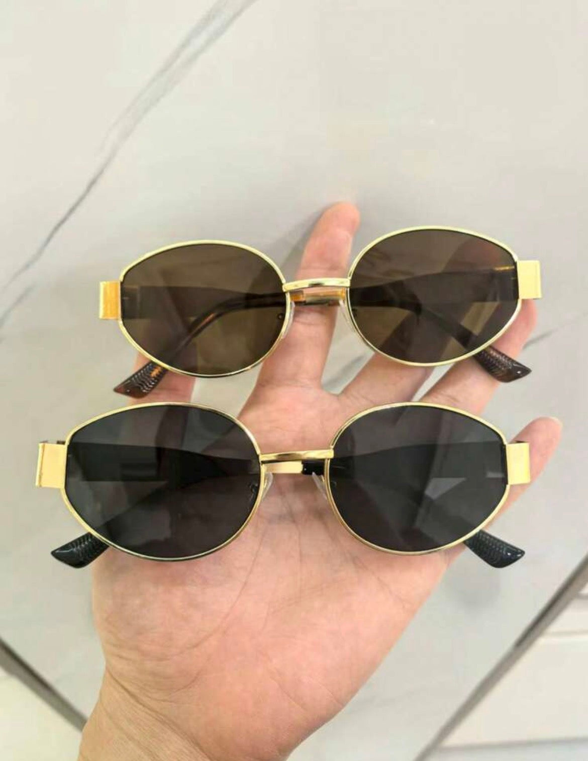Gafas ovaladas con dorado