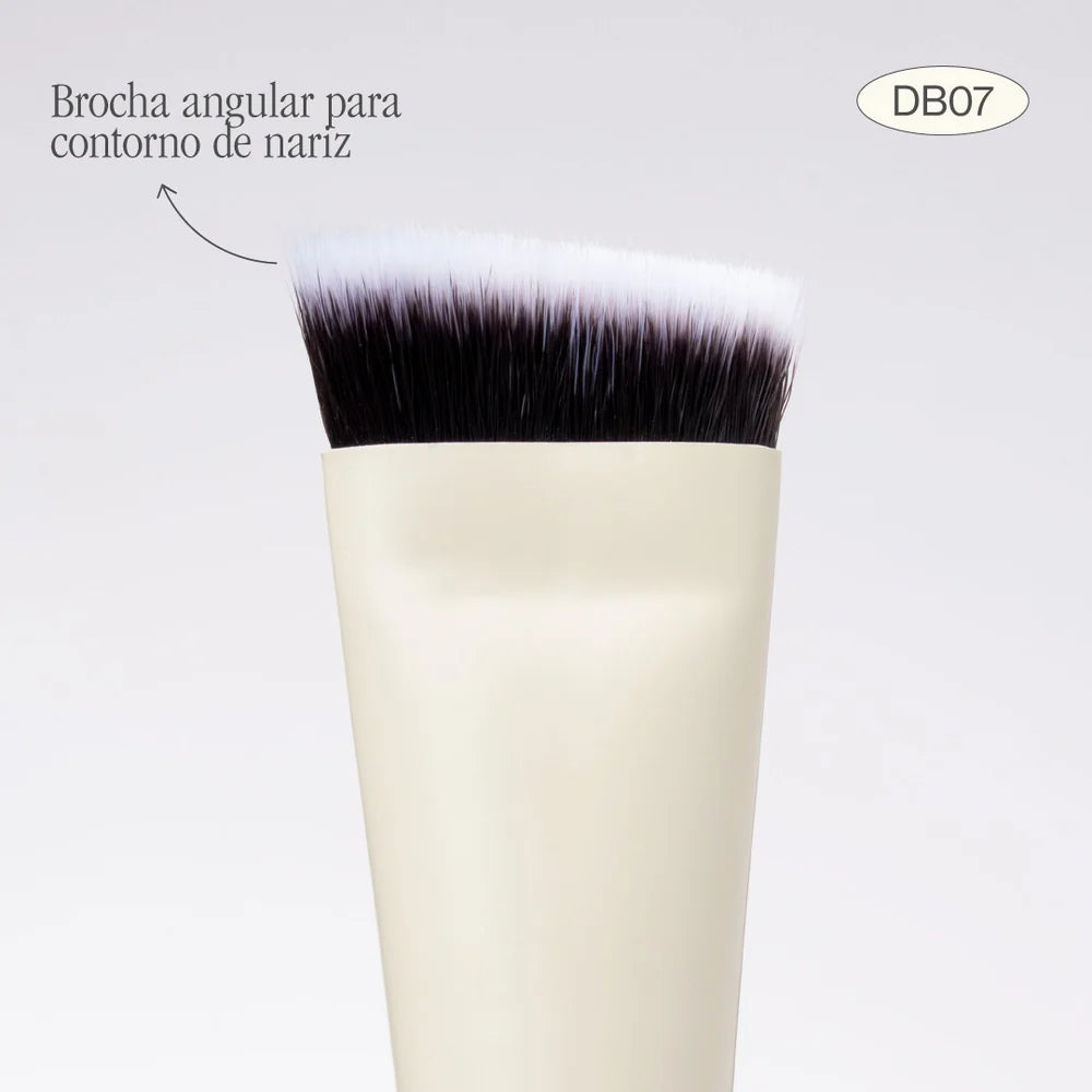 Brocha dúo Glam 7 corrector y contorno de nariz