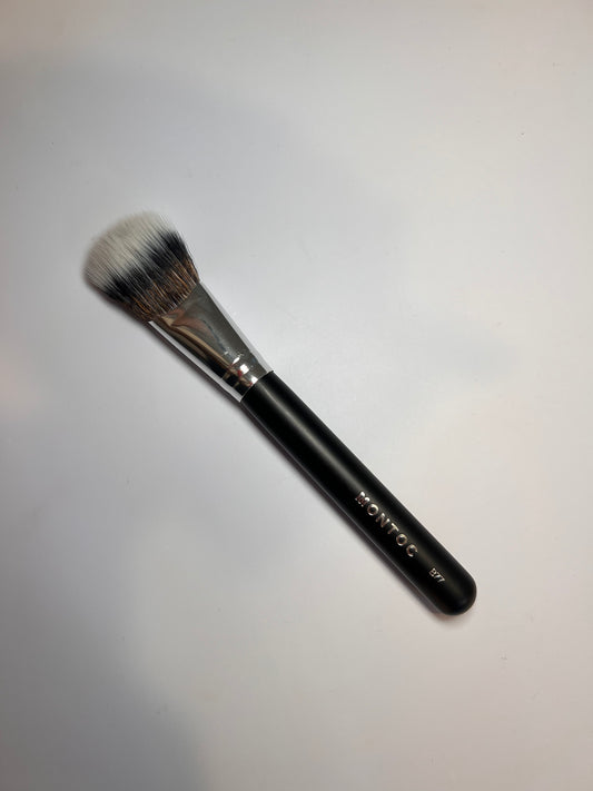 Brocha b77 para productos líquidos y en crema Montoc